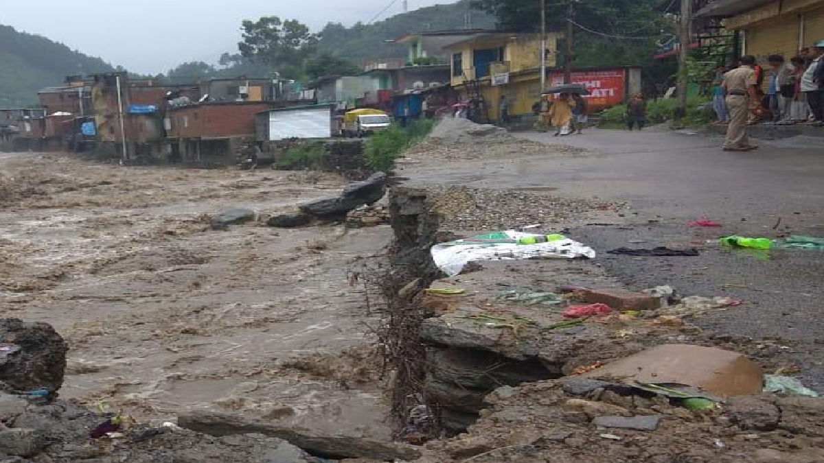 Himachal Flood: बारिश के कहर से हिमाचल प्रदेश में हाहाकार, ताजा घटनाओं में 71 लोगों ने गंवाई जान, सीएम सुक्खू बोले- पहाड़ जैसी चुनौती आ गई