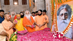 Yogi Adityanath Ayodhya Visit: रामचंद्र दास परमहंस की पुण्यतिथि पर अयोध्या पहुंचे सीएम योगी, रामलला मंदिर में किए दर्शन