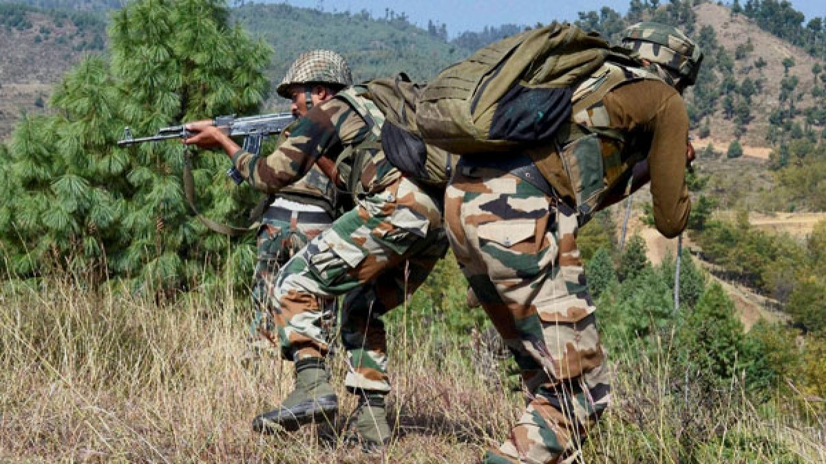 Jammu Terrorist Killed: जम्मू के अखनूर सेक्टर में भारतीय सेना ने घुसपैठ की कोशिश में ढेर किया एक Pak आतंकी, लाश को घसीट कर ले गए उसके साथी
