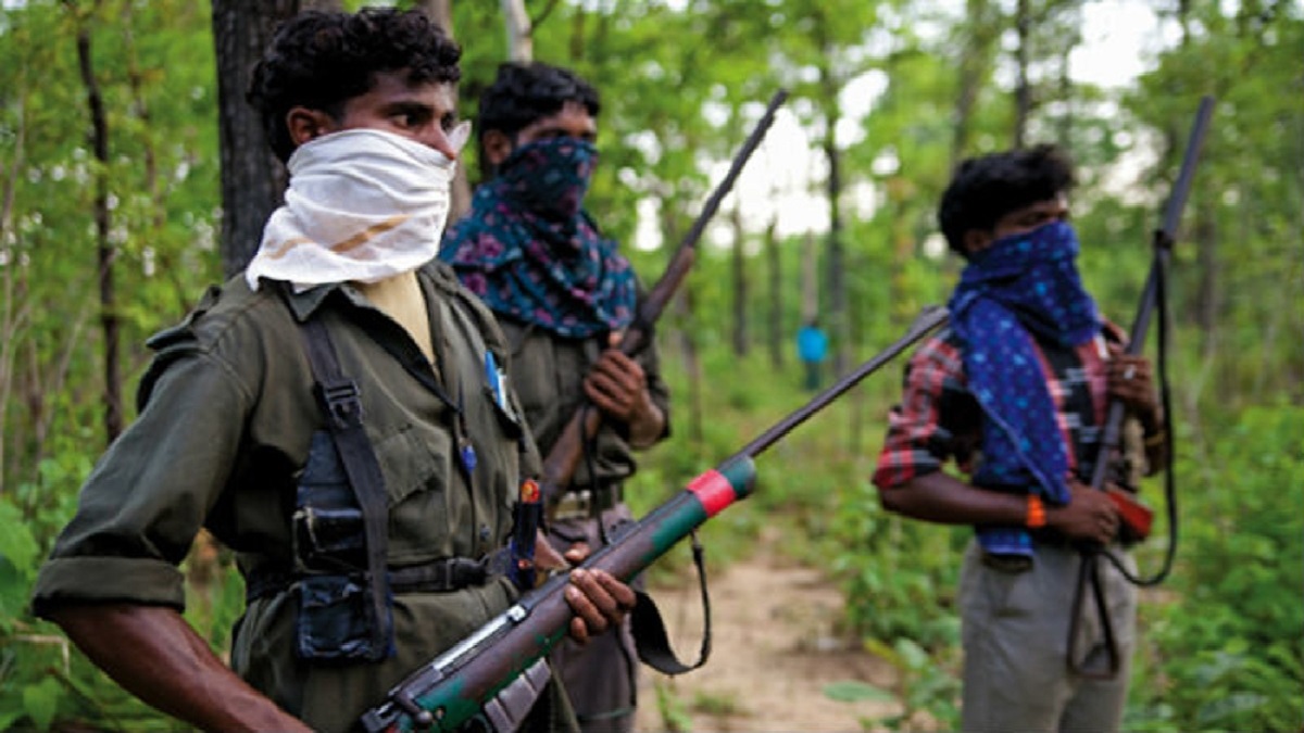 Jharkhand Naxal Attack: झारखंड में नक्सलियों से मुठभेड़ में 2 जवान शहीद, जंगल में छापा मारते ही हुई दोनों पक्षों में फायरिंग