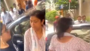 Greater Noida: गौर सिटी में एक महिला ने तीन लोगों पर चढ़ा दी कार, फिर बेटी के साथ मिलकर किया जमकर बवाल, वीडियो वायरल