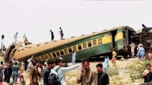 Pakistan Train Accident: पाकिस्तान के नवाबशाह में बड़ा ट्रेन हादसा, हजारा एक्सप्रेस की बोगियां पटरी से उतरी, कई लोगों की मौत