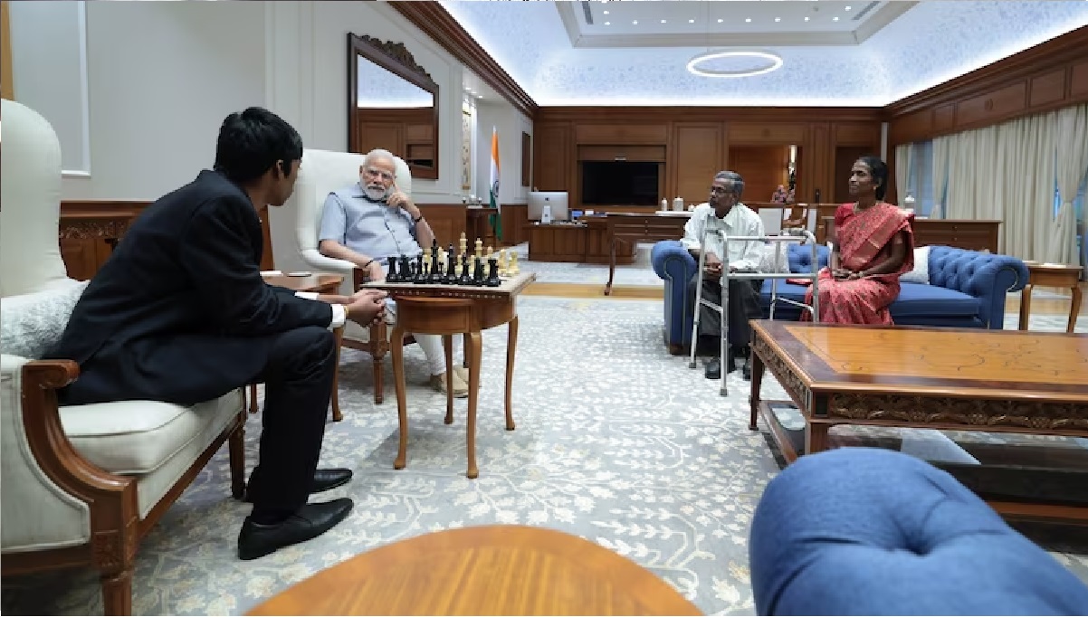 PM Modi-Praggnanandhaa: ‘आप पर गर्व है…’, भारत के युवा शतरंज खिलाड़ी प्रज्ञानानंद से मिले पीएम मोदी, साथ में खिंचवाई तस्वीर