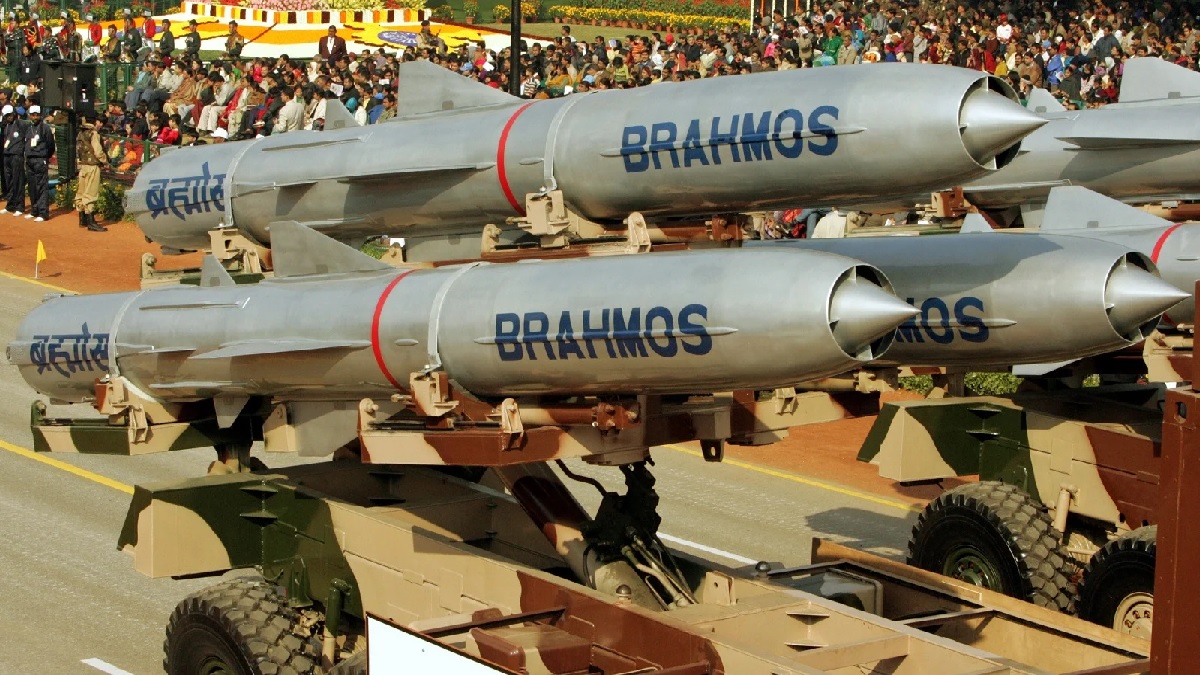 Brahmos Missile: यूपी की राजधानी लखनऊ में बनेंगी ब्रह्मोस मिसाइलें, तेजी से तैयार हो रही फैक्टरी, हजारों को मिलेगा रोजगार