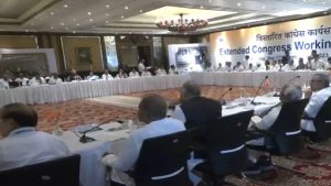 CWC Meeting: कांग्रेस कार्यसमिति बैठक में गंभीर मुद्दे पर चर्चा करते दिखे भूपेश बघेल, अशोक गहलोत और प्रियंका गांधी, Video