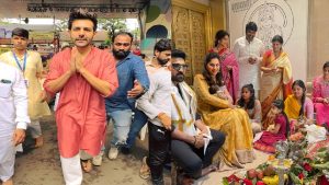 Ganesh Chaturthi 2023: बॉलीवुड से लेकर टॉलीवुड सेलेब्स के घर आए बप्पा, कार्तिक ने किए लालबागचा राजा के दर्शन, देखें तस्वीरें