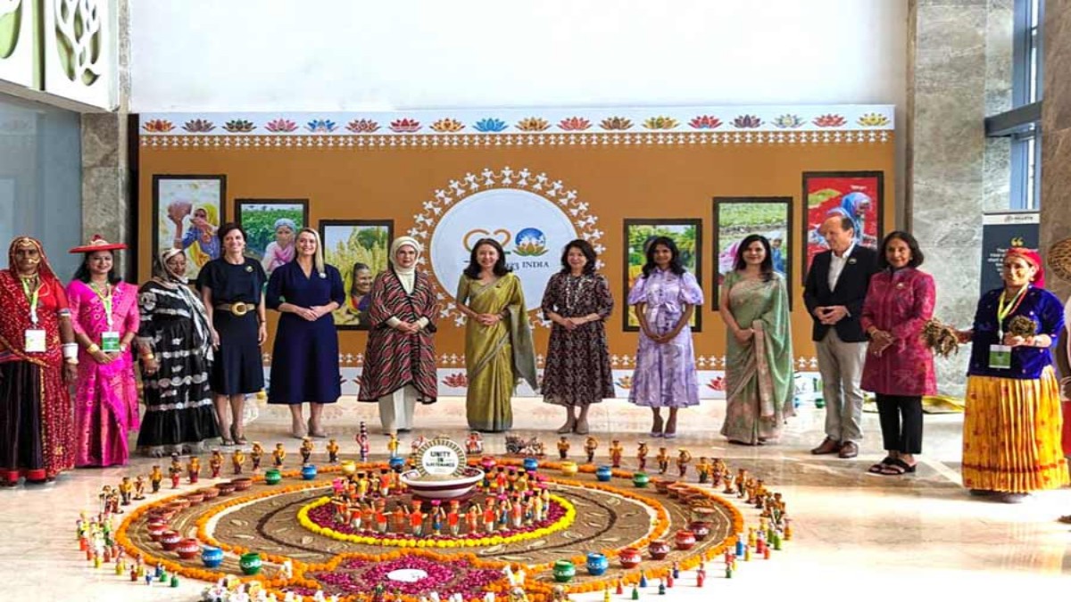 G-20 Summit: जी-20 समिट में हिस्सा लेने आए राष्ट्राध्यक्षों की पत्नियों को परोसे गए मोटे अनाज के व्यंजन, आदिवासी महिला किसानों के साथ भी की मुलाकात