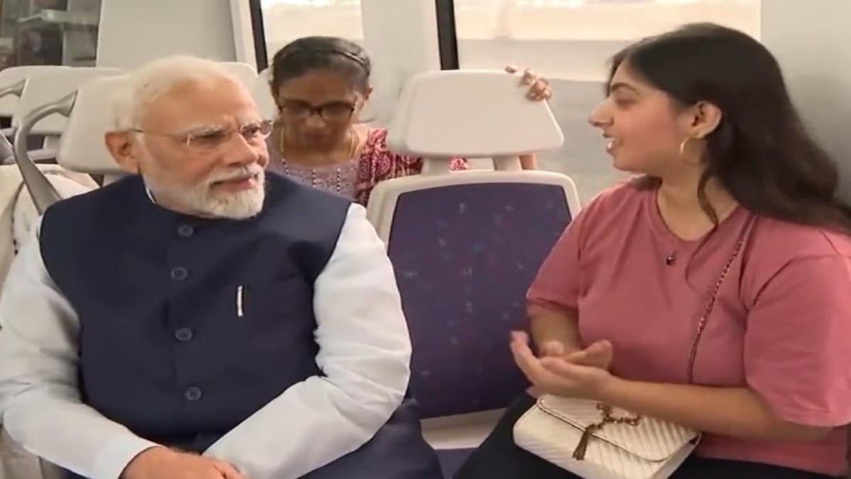 PM Modi Birthday: मेट्रो में एक लड़की ने PM मोदी को संस्कृत में दी जन्मदिन की बधाई, प्रधानमंत्री के चेहरे पर नजर आई मुस्कान
