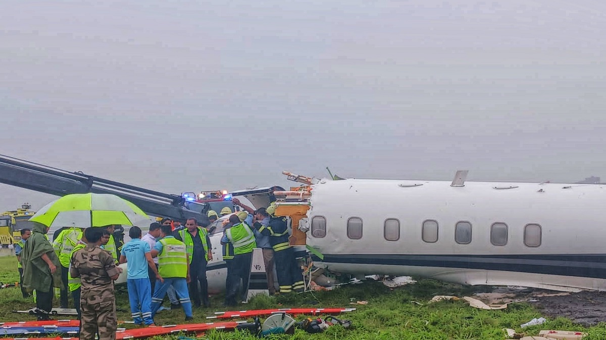 Mumbai: मुंबई एयरपोर्ट पर प्राइवेट प्लेन दुर्घटनाग्रस्त, रनवे पर फिसलने से हुआ हादसा, 6 यात्री समेत 2 क्रू मेंबर थे सवार