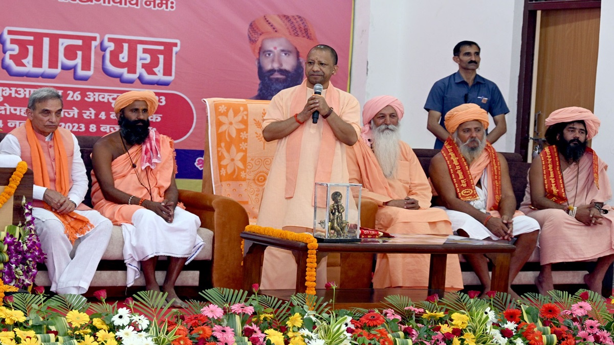 CM Yogi In Baghpat: CM योगी ने किया गोरक्षनाथ आश्रम में श्रीमद्भागवत महापुराण कथा का शुभारंभ, बोले- उत्साह और उमंग की परंपरा हैं भारत के पर्व-त्योहार