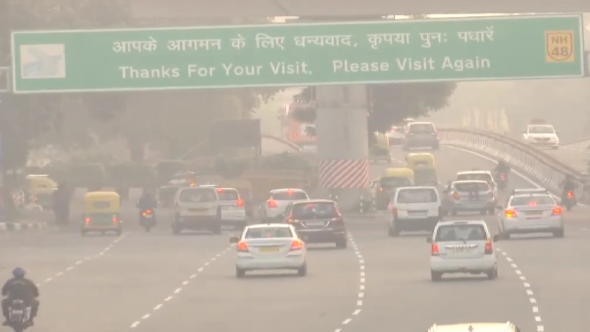 Delhi-NCR Pollution: दिल्ली-एनसीआर में वायु प्रदूषण फिर हुआ खतरनाक, देश की राजधानी में 400 के पार पहुंचा एक्यूआई