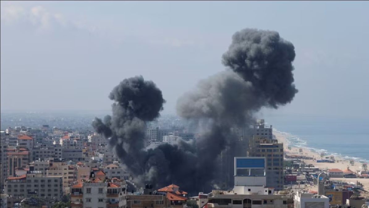 Hamas Attack on Israel: इजराइल पर हमास के अटैक के बाद सोशल मीडिया पर वायरल हुई ये वीडियोज, देखकर कांप जाएगी आपकी रूह