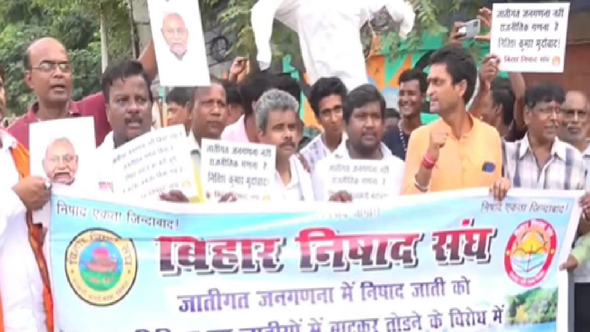 Bihar Caste Survey: बिहार के जातिगत सर्वे नतीजों के खिलाफ सड़कों पर उतरे निषाद, नीतीश कुमार सरकार पर संख्या कम बताने का लगाया आरोप