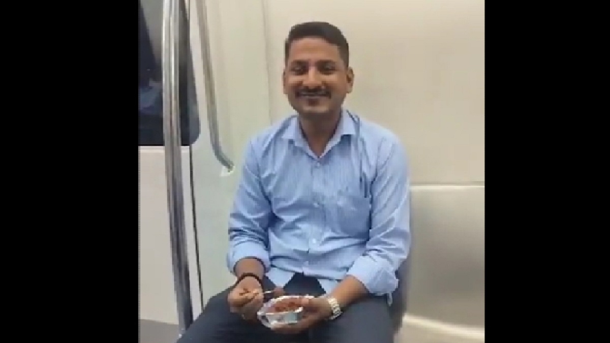 VIDEO: बेंगलुरु के इस युवक को मेट्रो में गोभी मंचूरियन खाना पड़ा महंगा, जिंदगी भर रहेगा पछतावा