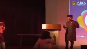 Ghaziabad Video: छात्र ने कॉलेज में मंच से लगाए जय श्री राम के नारे तो मच गया बवाल, डांट लगाने वाली दोनों प्रोफेसर सस्पेंड