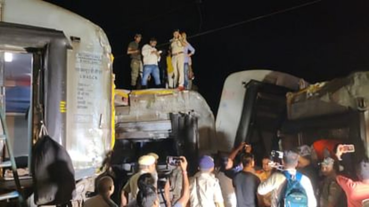 North East Train Accident: बिहार के बक्सर में हादसे का शिकार हुई नॉर्थ ईस्ट एक्सप्रेस, हादसे में 4 लोगों की मौत, जानिए रेल मंत्री ने क्या कहा?