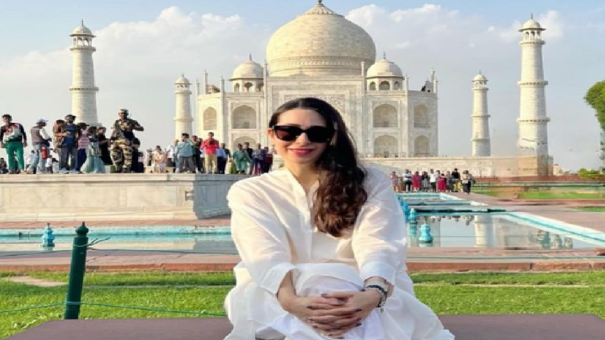 Karishma Kapoor: ताजमहल देखने पहुंचीं करिश्मा कपूर, लोगों ने ताजमहल से कर दी एक्ट्रेस की खूबसूरती की तुलना