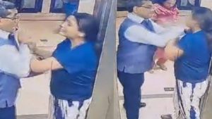 Noida: नोएडा में हाई राइज सोसायटी में कुत्ते को लेकर फिर बवाल, लिफ्ट में रिटायर्ड IAS ने जड़ा थप्पड़, पति के साथ अधिकारी से महिला ने की हाथापाई