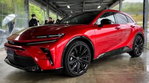Toyota Crown: टोयोटा की नई क्राउन स्पोर्ट एसयूवी पहला लुक हुआ रिवील, इस बार नया मॉडल इन खूबियों से होगा लैस