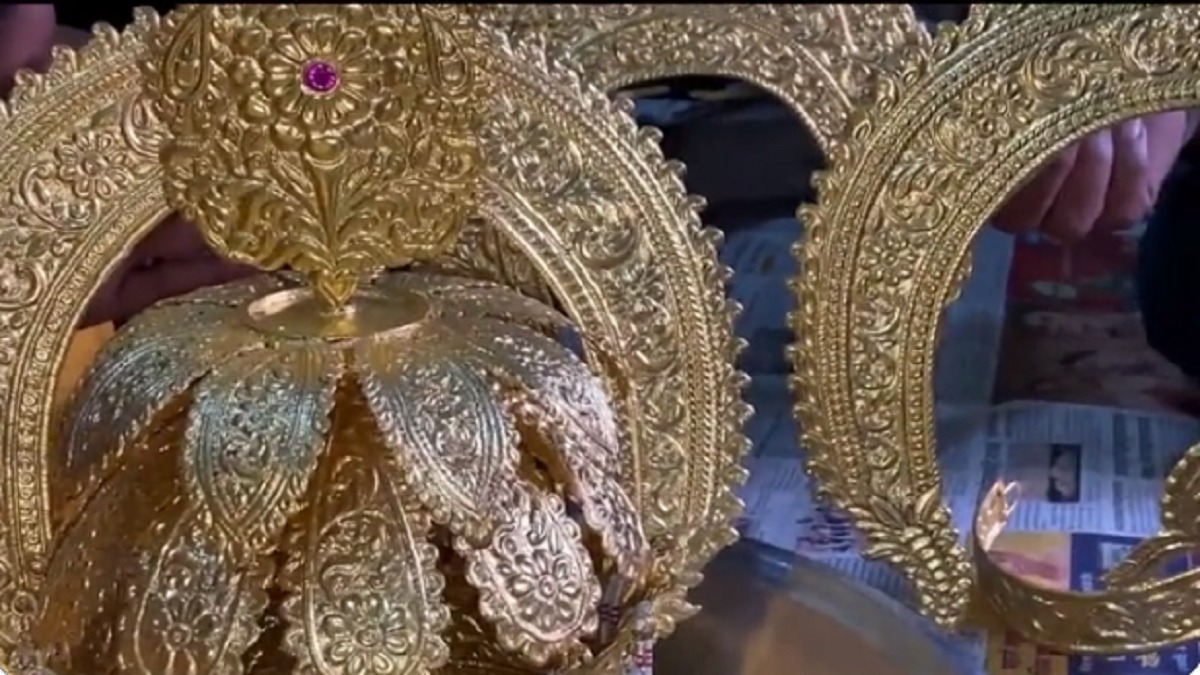 Ram Mandir: भगवान राम और मां सीता को पहनाए जाने वाले स्वर्ण आभूषणों का वीडियो आया सामने, देखिए कैसे अद्भुत आते हैं नजर