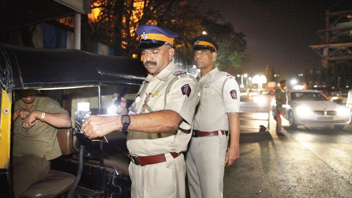 Mumbai Threat Call: 26/11 हमले की 15वीं बरसी पर एक बार फिर पुलिस कंट्रोल रूम में आया धमकी भरा फोन, बोला, ‘मुंबई में आतंकी घुस चुके हैं, हमलों को अंजाम देंगे’