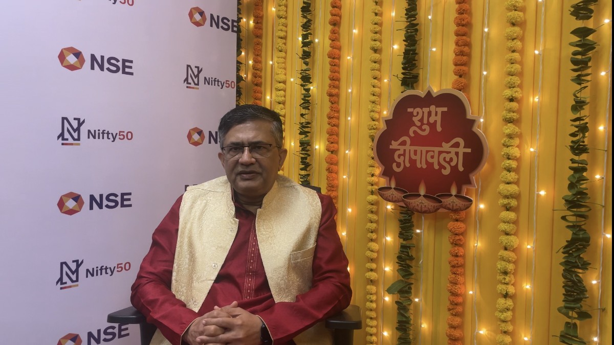 Diwali 2023: मुहूर्त ट्रेडिंग पर NSE के CEO आशीष कुमार चौहान ने इन्वेस्टर्स को दी शुभकामनाएं, रिटेल निवेशकों के लिए शेयर किए खास टिप्स