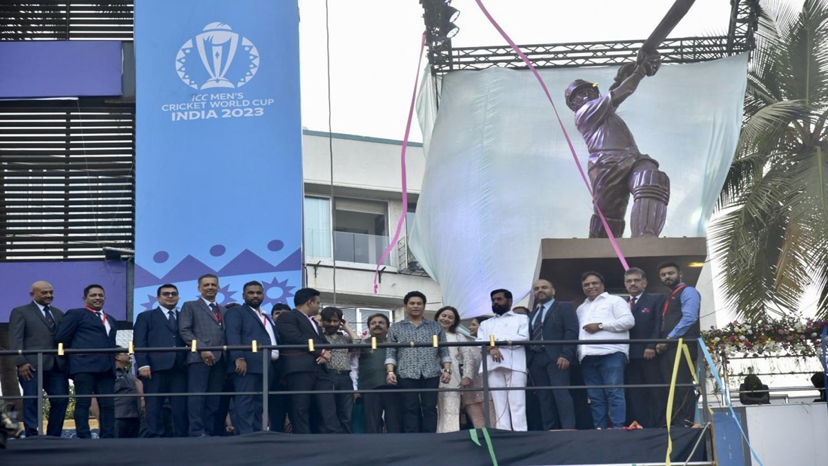 Sachin Tendulkar’s Statue Unveiled: विश्व कप के बीच वानखेड़े स्टेडियम में सचिन तेंदुलकर की प्रतिमा का अनावरण, इसी मैदान में खेला था आखिरी अंतरराष्ट्रीय मुकाबला