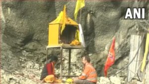 Baba Bokh Naag Devta: कौन है बाबा बौख नाग देवता? श्रद्धालुओं का दावा, इन्हीं की कृपा से बाहर आ सकते हैं मजदूर