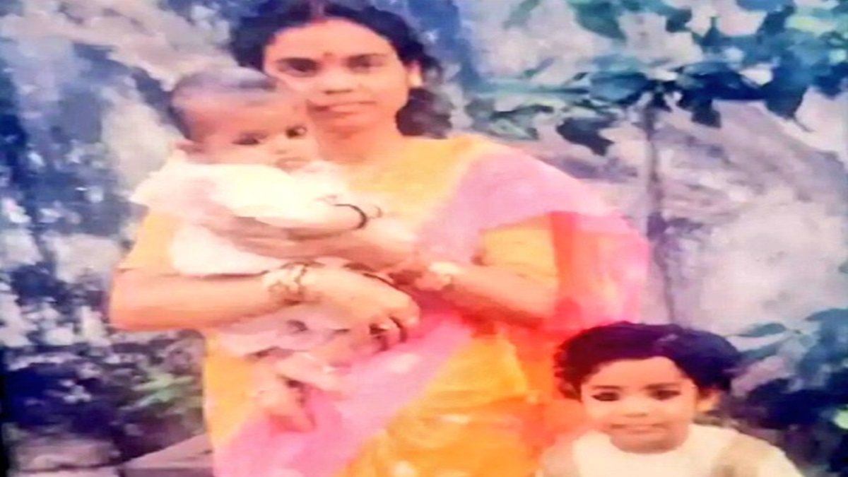 Varanasi News: वाराणसी में दर्दनाक घटना, एक साल तक बेटियों ने मां के शव से किया ये काम!