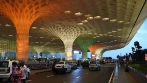 Mumbai Airport: मुंबई एयरपोर्ट को बम से उड़ाने की दी गई धमकी, इमेल करके बिटकॉइन में मांगी गई बड़ी रकम