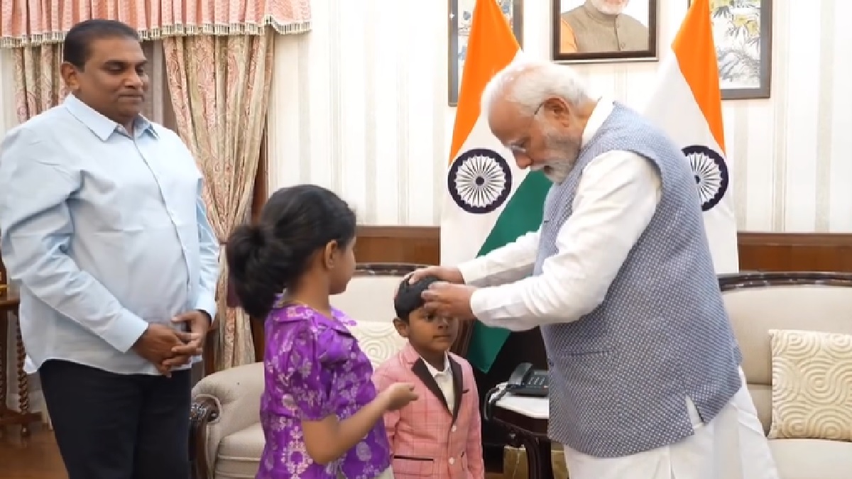 PM Modi With Children: बच्चों के साथ पीएम नरेंद्र मोदी ये क्या लगे करने!, देखिए Video