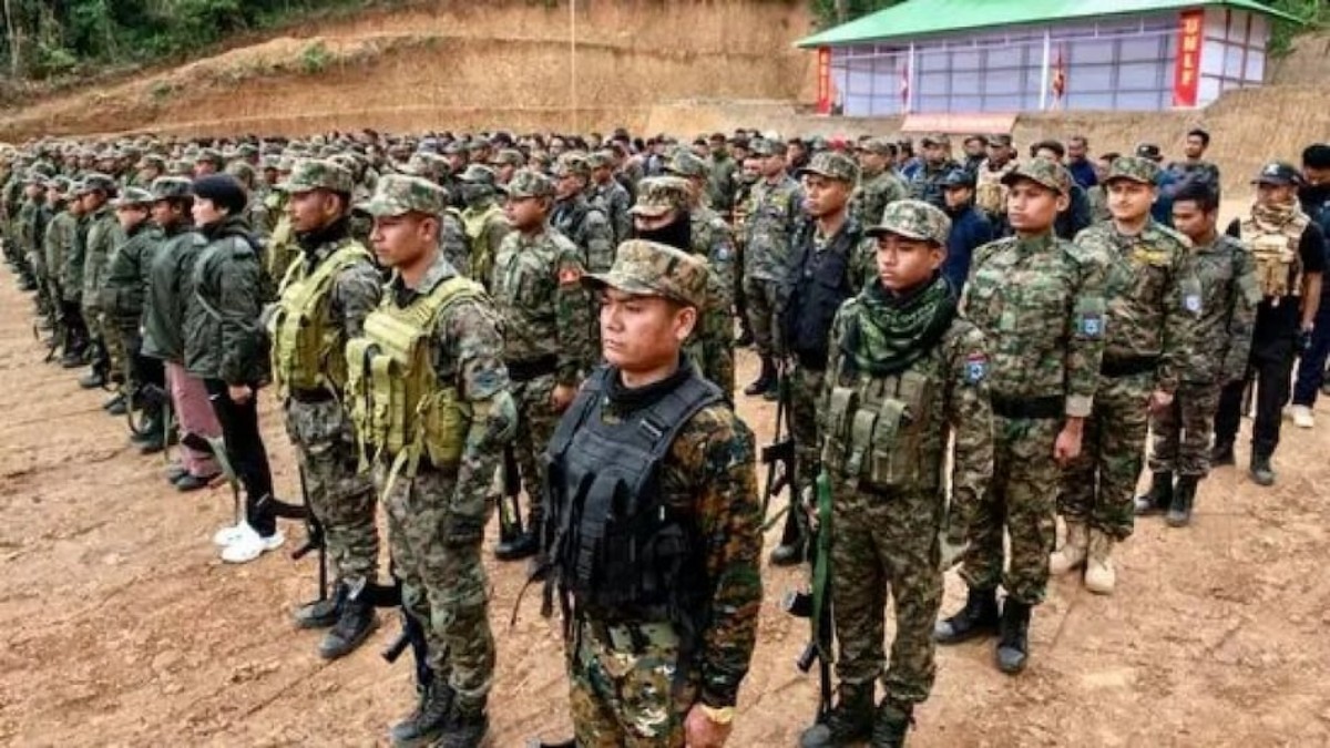 Manipur: सरकार के सामने मणिपुर के सबसे बड़े उग्रवादी संगठन ने किया सरेंडर, शांति समझौते पर बनी बात