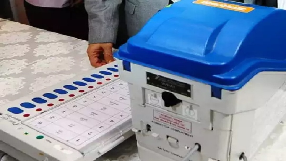 Lok Sabha Election 2024 Third Phase Live Updates In Hindi: लोकसभा चुनाव के तीसरे चरण की वोटिंग जारी, वोट डालने पहुंचे पीएम मोदी