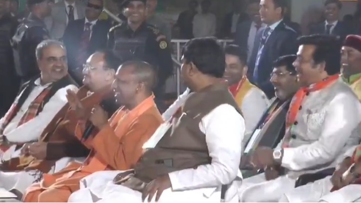 Watch Video: जब CM योगी ने मोमोज वाले से पूछा सवाल, सांसद रवि किशन ने खाने के बाद  पैसे दिए थे?, देखिए फिर क्या हुआ..