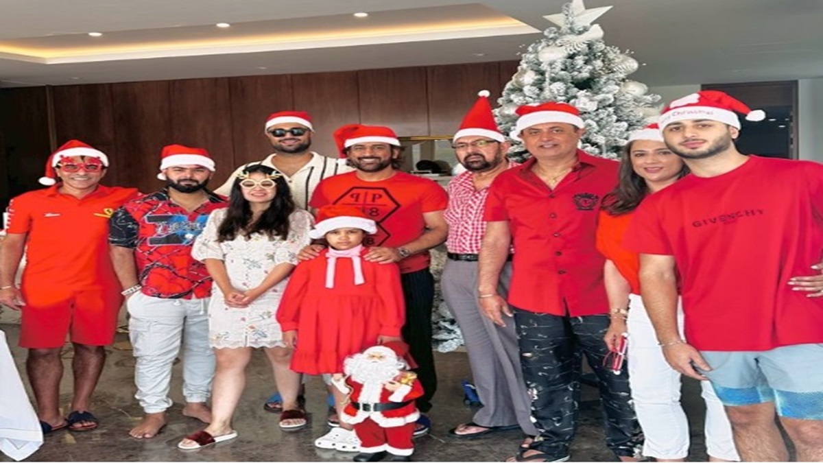 MS Dhoni-Pant Christmas Celebration 2023: धोनी परिवार संग इस स्टार क्रिकेटर ने मनाया क्रिसमस, सोशल मीडिया पर फोटो वायरल