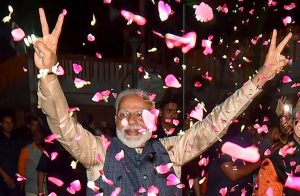 BJP MP’s Felicitates PM Modi: ‘मोदी-मोदी’ के नारे लगा बीजेपी सांसदों ने किया प्रधानमंत्री का सम्मान, 3 राज्यों में पार्टी की जीत से दिखे उत्साहित