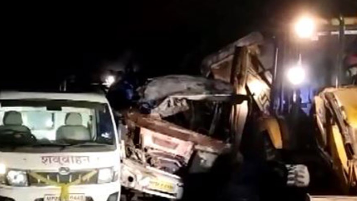 Madhya Pradesh Guna Bus Accident: मध्यप्रदेश में भीषण हादसा, डंपर से टकराकर बस में लगी आग; 13 यात्रियों की जलकर मौत
