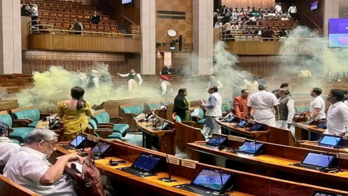 Parliament Breach: संसद की सुरक्षा भेदने वाले आरोपियों पर सख्त यूएपीए के तहत केस दर्ज, पुलिस तलाश रही इन सवालों के जवाब