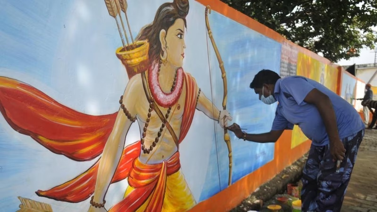 Ayodhya Ram Mandir: राममय हुई अयोध्या, घर के दरवाजों से लेकर दुकानों के शटर तक सिर्फ राम ही राम