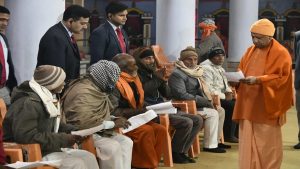 Gorakhpur News: जनता दर्शन में CM योगी ने सुनीं लोगों की समस्याएं, कहा- त्वरित व संतुष्टिपरक हो लोगों की समस्याओं का समाधान
