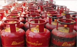 Ujjwala Gas Cylinder: नए साल पर इस राज्य की सरकार हुई जनता पर मेहरबान, उज्ज्वला गैस सिलेंडर की कीमतों में कर दी इतनी कटौती