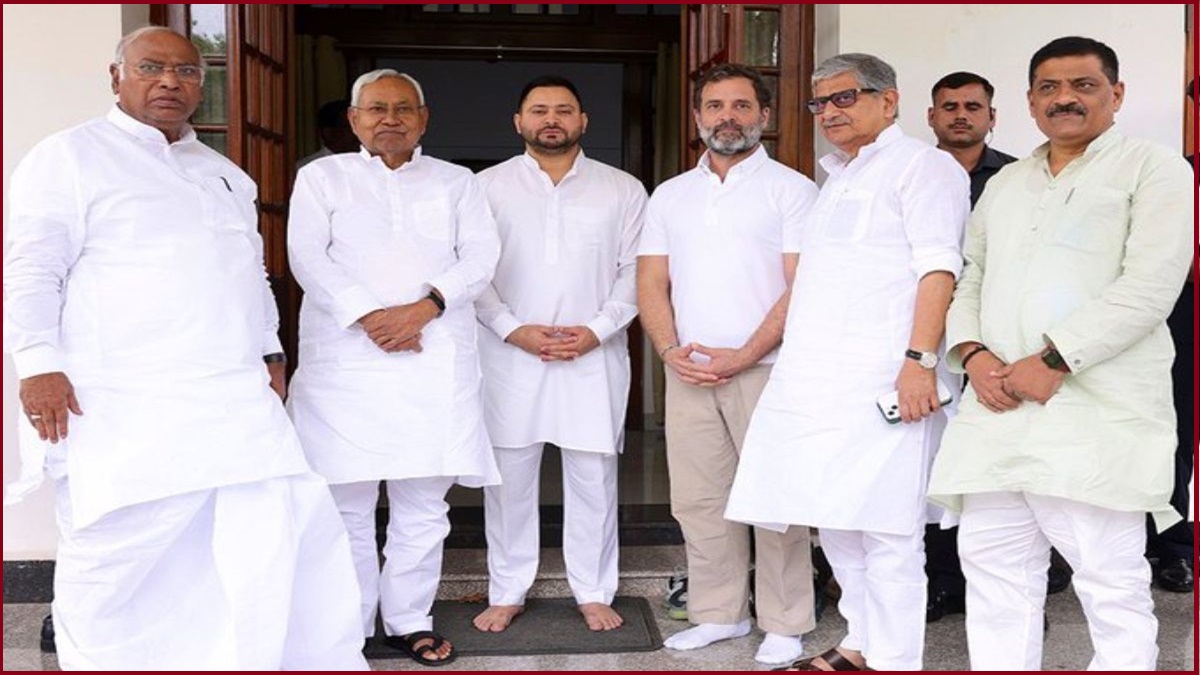 Bihar CM Nitish Kumar: नीतीश की नाराजगी से कांग्रेस बेचैन, बनाए जा सकते हैं I.N.D.I.A गठबंधन का संयोजक- सूत्र