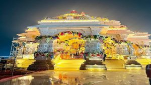 Ram Temple Devotees Video: राम मंदिर में आज भी भक्तों की भारी भीड़, पुलिस ने की लोगों से ये अपील; कल 5 लाख लोगों ने किए थे दर्शन