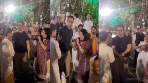 Ira Khan’s Mehandi Ceremony Video: बेटी की मेहंदी में छोटे बेटे का हाथ थामे डांस कर रहे आमिर खान, नहीं दिखा आयरा का बड़ा भाई