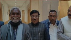 Jharkhand Political Turmoil: झारखंड में JMM को सता रहा विधायकों की टूट का डर? चंपई सोरेन की शपथ होते ही हैदराबाद रवाना हुए MLA