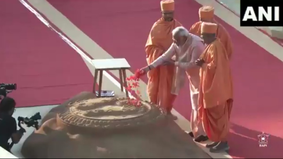 PM Modi In UAE : पीएम मोदी ने किया अबू धाबी में बने पहले हिंदू मंदिर BAPS टेंपल का उद्घाटन, बोले ‘UAE की धरती ने इतिहास रच दिया’