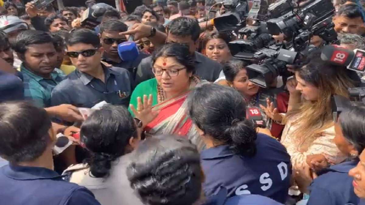 Sandeshkhali Case: संदेशखली जा रही बीजेपी सांसद लॉकेट चटर्जी को रास्ते में ही रोककर लिया गया हिरासत में, महिला कार्यकर्ताओं को भी नहीं जाने दिया गया