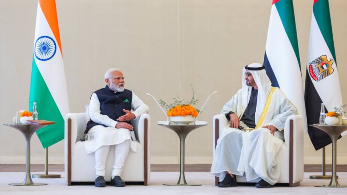 PM Modi In UAE: अबु धाबी में आज बीएपीएस स्वामीनारायण मंदिर और भारत मार्ट का उद्घाटन करेंगे पीएम मोदी, यूएई ने बुर्ज खलीफा पर गेस्ट ऑफ ऑनर लिखकर दिया सम्मान