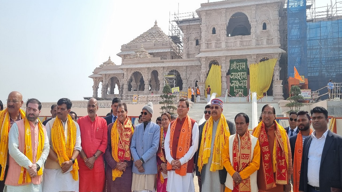 Ayodhya : उत्तराखंड के मुख्यमंत्री के साथ सभी कैबिनेट मंत्रियों ने किया रामलला का दर्शन