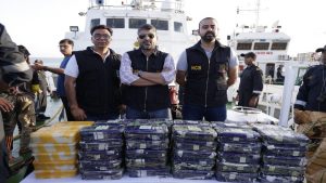 Drug Smuggling : 480 करोड़ की ड्रग्स के साथ छह पाकिस्तानी धरे गए, गुजरात एटीएस, इंडियन कोस्ट गार्ड और एनसीबी ने अरब सागर से धर दबोचा